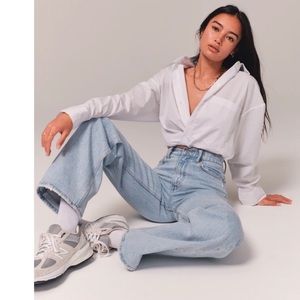 Abercrombie relaxed high rise 90’s jean size 26 euc light wash